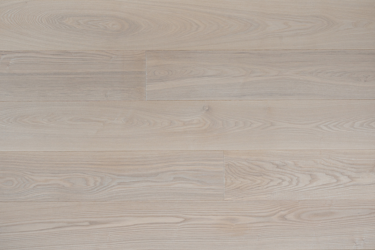 Паркетная доска AmberWood/Амбер Вуд Классика Ясень Белая ночь Стандарт лак 1860х189х14 мм (2,812 м2/упак)